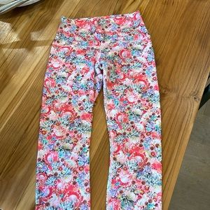 Lululemon size 6 leggings